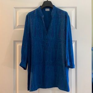 Silk blue tunic.